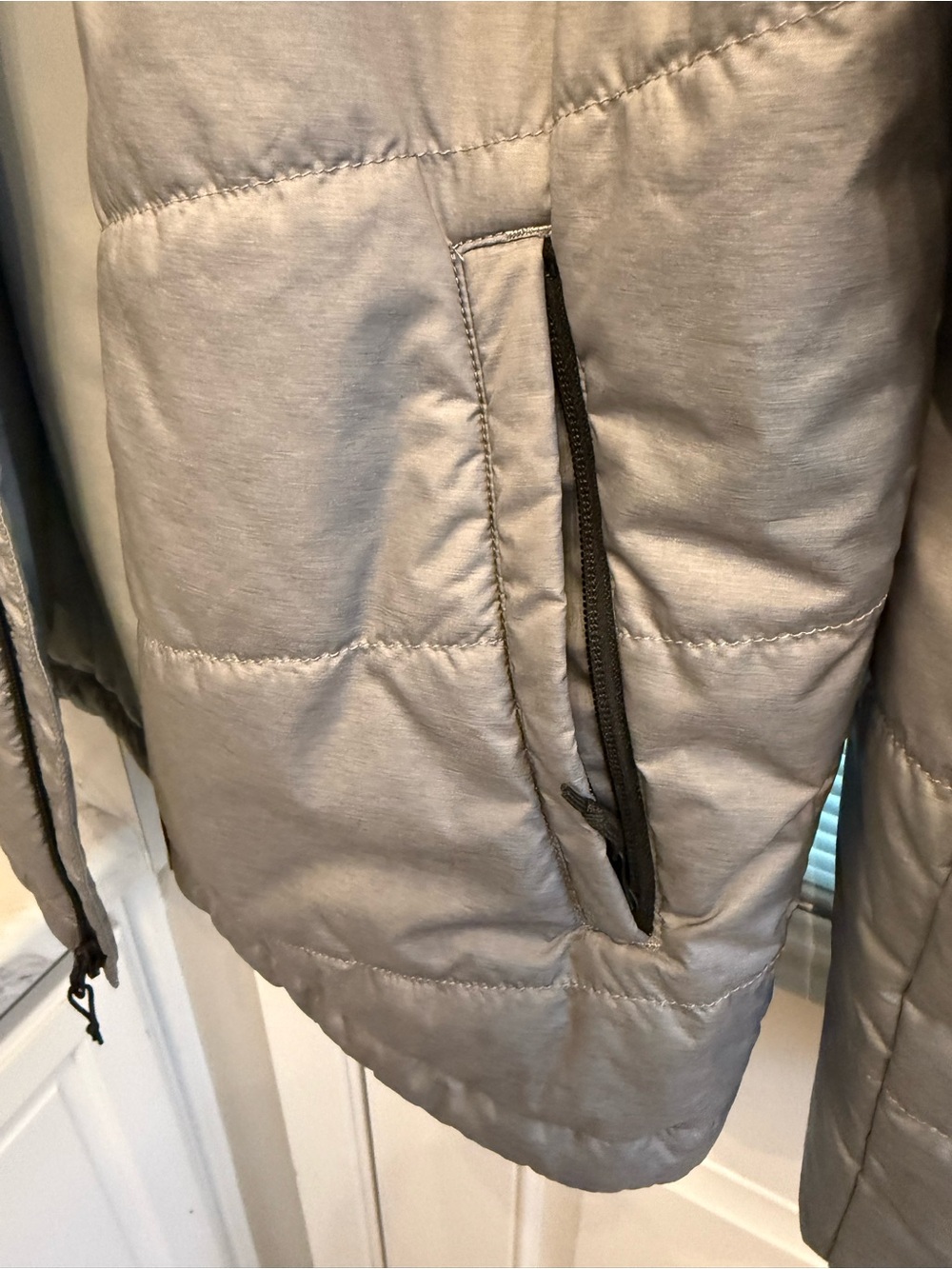 The North Face Men's Silver Gray Insulated Puffer Jacket - Picture 7 of 10
